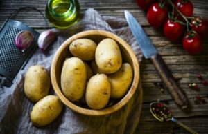 Можно ли есть сырую картошку: польза и вред для здоровья