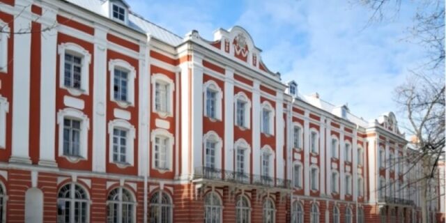 pervye-vypuskniki-onlajn-shkoly-spbgu-poluchili-attestaty-79735cd