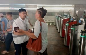 Вернитесь и выйдите нормально: как в Москве ловят пригородных зайцев