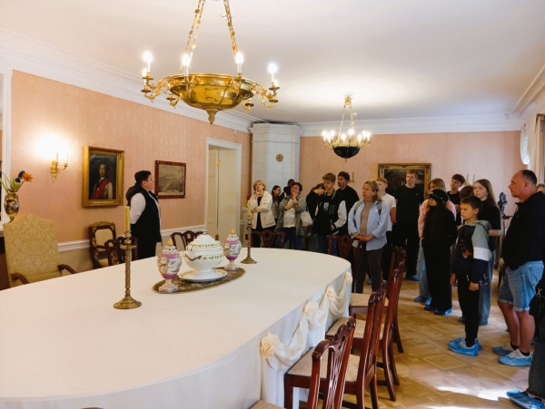 Паломничество к истокам: белорусские школьники прикоснулись к &laquo;Волшебству пушкинского слова&raquo;