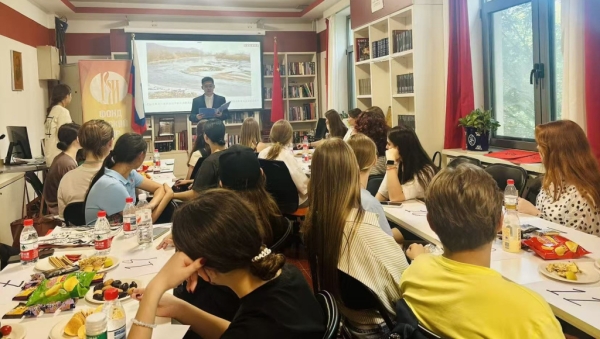 &laquo;Жди меня, и я вернусь!&raquo;: молодые китаисты и русисты в Пекине вместе вспомнили подвиг предков