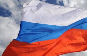 Российский флаг развернули у египетских пирамид
