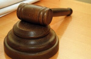 Бывший министр по борьбе с коррупцией европейской страны предстанет перед судом в Бангладеш