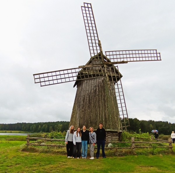 Паломничество к истокам: белорусские школьники прикоснулись к &laquo;Волшебству пушкинского слова&raquo;
