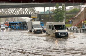 Экстремальные ливни превращают Москву в Венецию: и это только начало