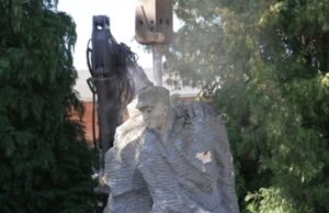 В Польше демонтировали памятник польско-советскому братству по оружию