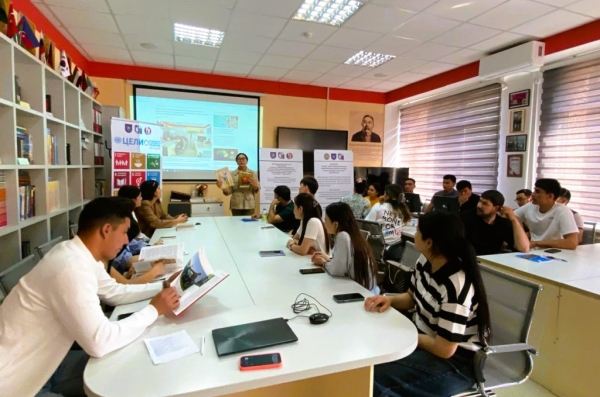 О деятельность Русского центра в КазНУ им. Аль-Фараби рассказали студентам филологического факультета