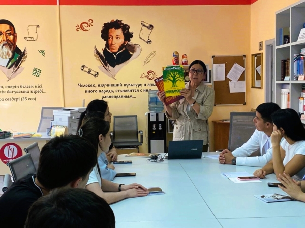 О деятельность Русского центра в КазНУ им. Аль-Фараби рассказали студентам филологического факультета