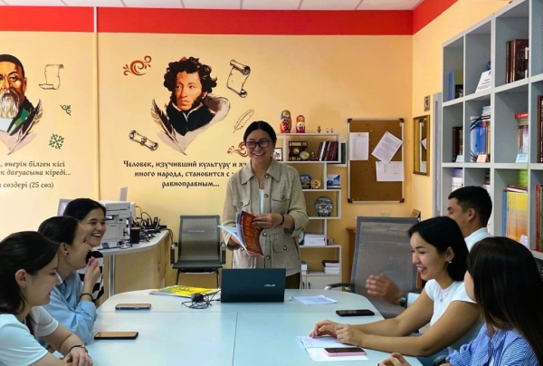 О деятельность Русского центра в КазНУ им. Аль-Фараби рассказали студентам филологического факультета