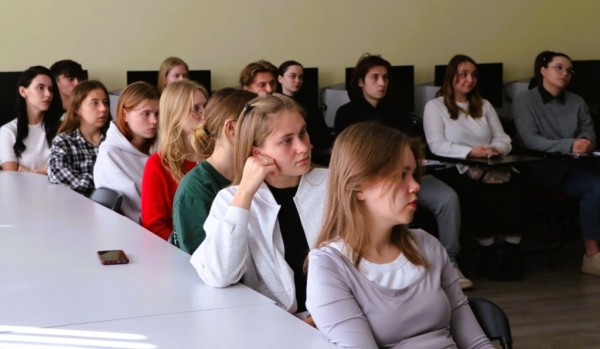 Всё начинается с любви: в Бресте состоялась встреча со студентами-филологами