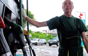 «Ажиотажа нет»: в Москве сохраняется нормальная ситуация с бензином