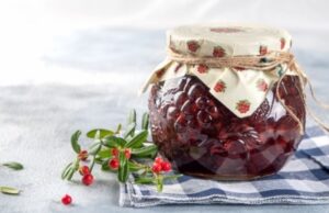Мочёная брусника на зиму в банках: рецепт в домашних условиях
