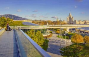 Уникальному московскому парку «Зарядье» исполнилось восемь лет