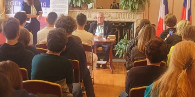 v-parizhe-sostojalas-vstrecha-molodezhnogo-istoricheskogo-kluba-zdravstvuj-rossija-c6e5fc1