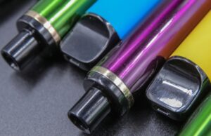 Выявлены жуткие последствия использования вейпов для молодежи