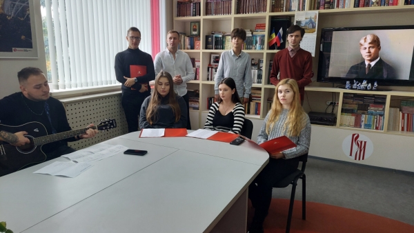 Русский центр в Молдавии отметил 130-летие Сергея Есенина