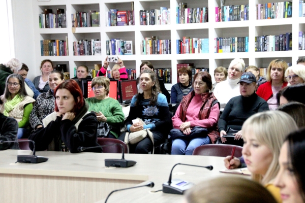 Творческая встреча с писателем Олегом Роем прошла в Русском центре в Донецке