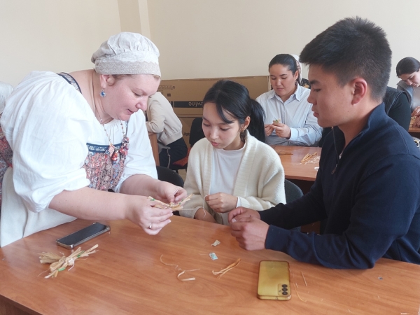 О фольклорных, ремесленных и музыкальных традициях народов России рассказали на форуме народной дипломатии в Киргизии