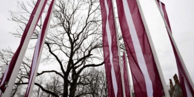 v-latvii-predlagajut-zapretit-ispolzovat-russkij-jazyk-vo-vseh-gosudarstvennyh-uchrezhdenijah-f403137