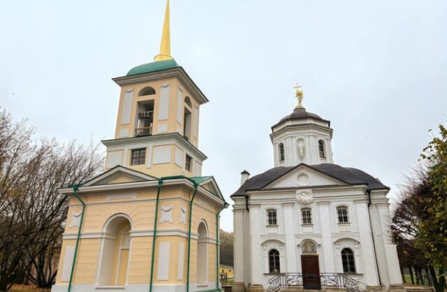 v-moskve-vosstanovlena-derevjannaja-cerkov-usadby-kuskovo-279f65d