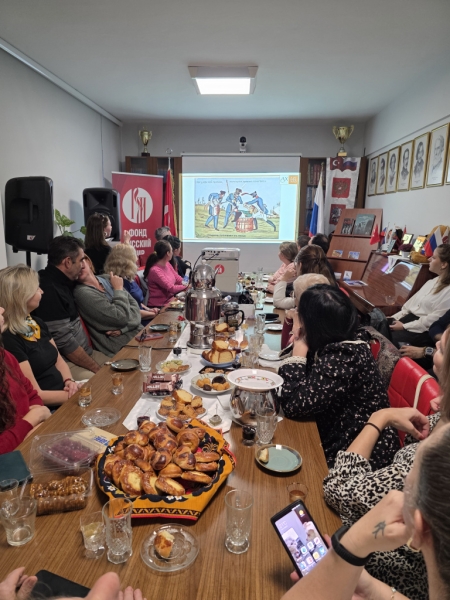 О Дне народного единства и традициях русского чаепития рассказали в Стамбуле