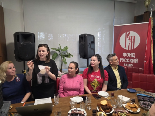 О Дне народного единства и традициях русского чаепития рассказали в Стамбуле