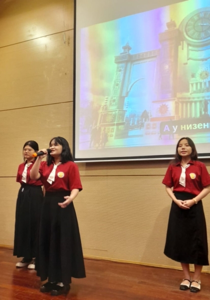 Конкурс чтецов, посвящённый творчеству Сергея Есенина, прошёл во Вьетнаме