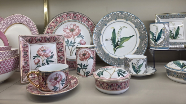 Экскурсия в бутик Императорского фарфорового завода в Стамбуле познакомила гостей с историей русского фарфора