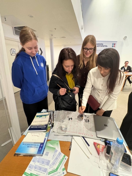 О гуманитарных проектах между российскими и китайскими вузами рассказали на Форуме китаистов