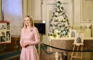 В Мариинском театре Елена Баранова представила ёлку “Царевна Мира” украшенную Вологодским кружевом