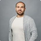 Модные толстовки &mdash; 2025/2026: 13 фото стильных мужских и женских моделей