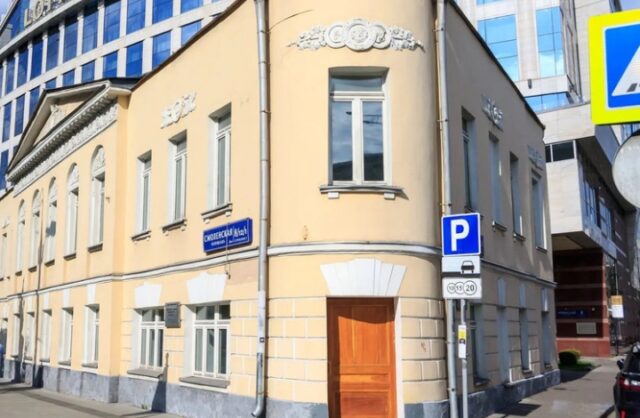 na-smolenskoj-ploshhadi-razrushaetsja-dom-kupchihi-zolotarevoj-vmeshalas-prokuratura-b4c3842