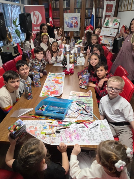 Детский утренник, посвящённый Рождеству, и мастер-класс по изготовлению игрушек провели в Стамбуле Детский утренник, посвящённый Рождеству, и мастер-класс по изготовлению игрушек провели в Стамбуле