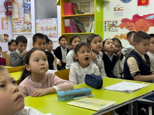 В школах и вузах на юге Киргизии прошли памятные мероприятия в честь освобождения Ленинграда от фашистской блокады