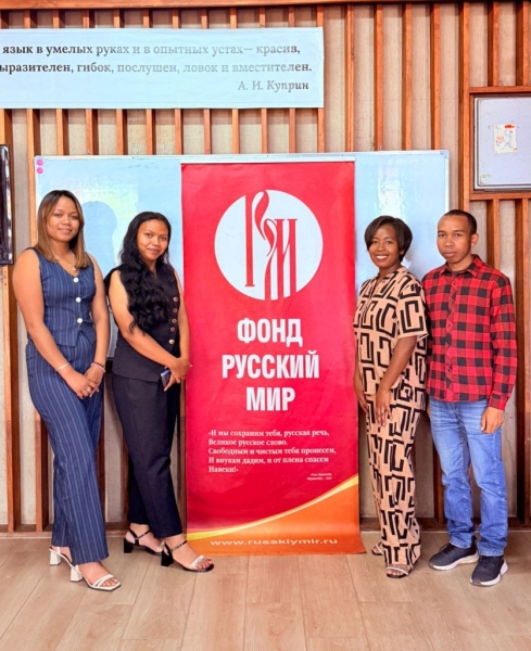 На Мадагаскаре вручили сертификаты 95 выпускникам Кабинета Русского мира