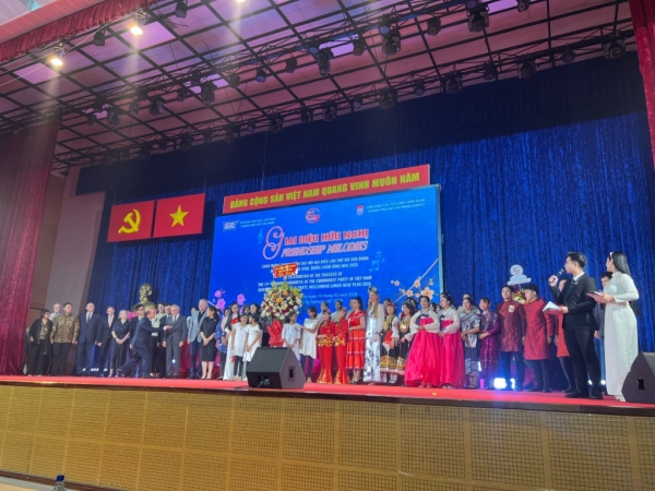 &laquo;Мелодии дружбы&raquo; объединили дипломатов и студентов в Хошимине