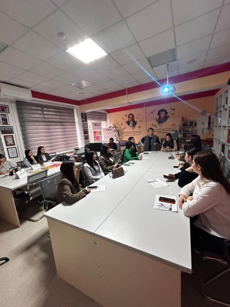 Студенты из Туркменистана и КНР провели конкурс эссе в Алма-Ате