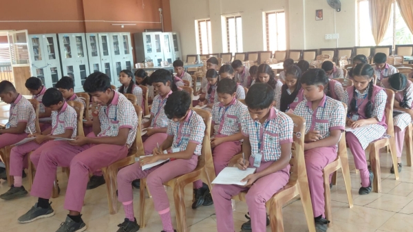 Школьники на юге Индии написали научный диктант в День российской науки