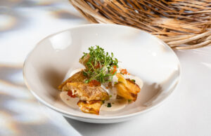 С крабом, с телятиной, с лососем: масленичные блины на любой вкус в ресторане «Колбасный цех & Магадан»