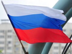 Участники акции в Сербии держали российские флаги и пели «Катюшу»