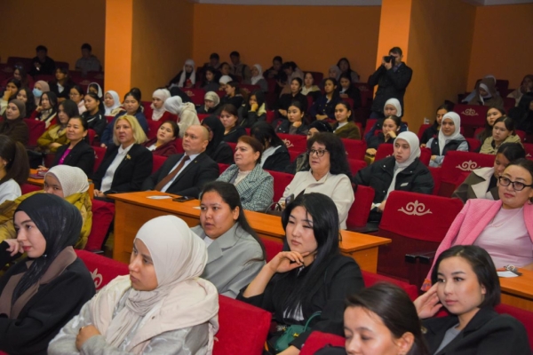 В Оше провели &laquo;Час мужества&raquo;, посвящённый 120-летию Мусы Джалиля