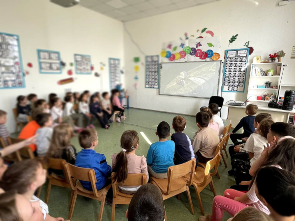 В Сербии для детей провели мультпраздник с Машей и Медведем, мастер-классы по созданию мультфильмов и русской текстильной кукле