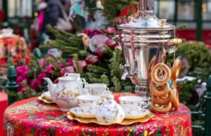 В магазинах США резко выросла популярность российских подстаканников и шапок-ушанок