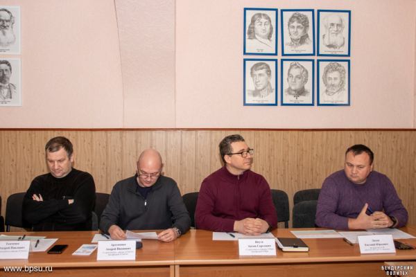 Безопасность, экология и электромобили: юные исследователи выступили на семинаре в Бендерах