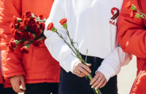 Школьники в Приднестровье ухаживают за могилами ветеранов войны