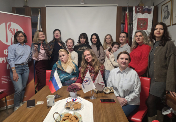 В Стамбуле прошла лекция о влиянии русского стиля на мировую высокую моду