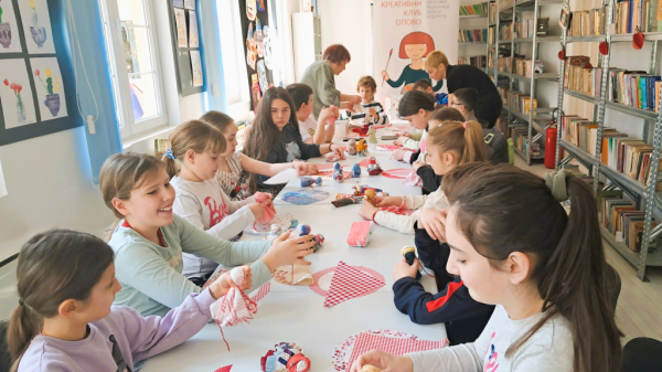 В Сербии для детей провели мультпраздник с Машей и Медведем, мастер-классы по созданию мультфильмов и русской текстильной кукле