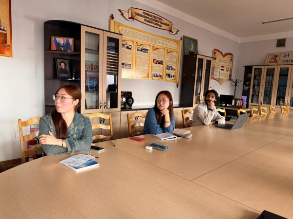 Занятие для иностранных студентов, направленное на развитие коммуникативных навыков на русском языке, прошло в Душанбе