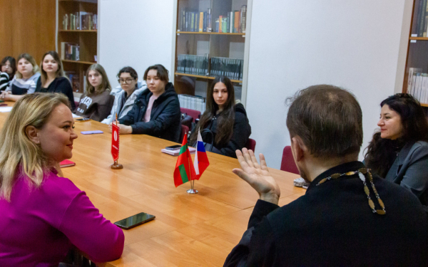 Библейские мотивы в литературе и фольклоре обсудили в Русском центре в Тирасполе