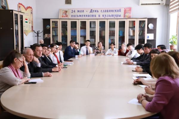 В Душанбе прошёл межвузовский круглый стол к 200-летию Салтыкова-Щедрина